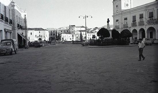 Plaza de España y monumento a Ríos Rosas