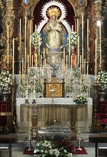 La Virgen de la Paz en su camarín
